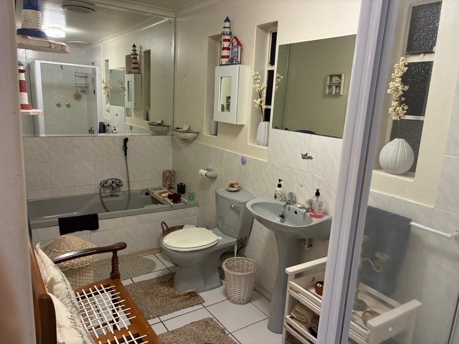 7 Bedroom Property for Sale in Heather Park Western Cape